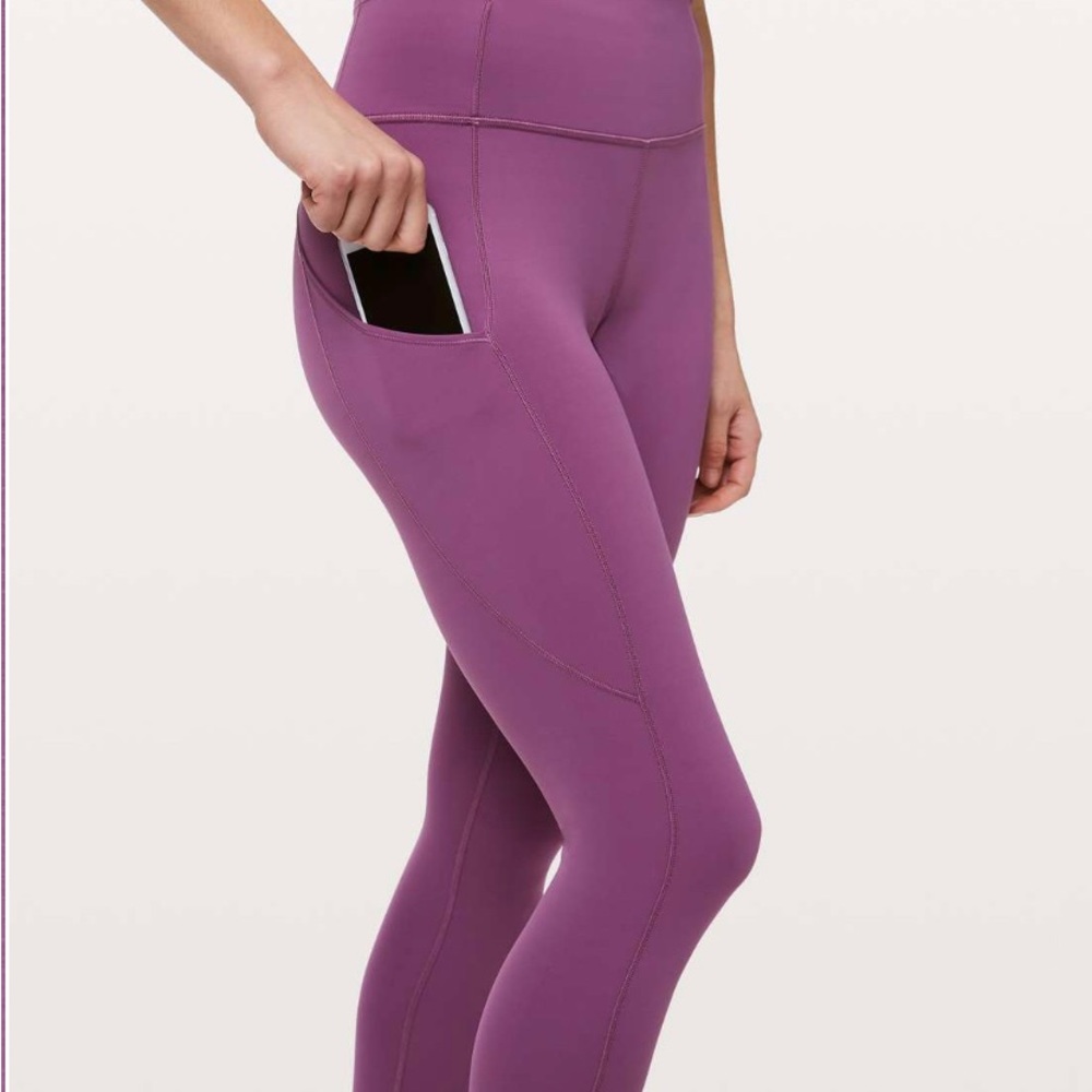 Lululemon Fast & Free 7/8 Tight II *Non-Reflective Nulux 25"
Vintage Plum
